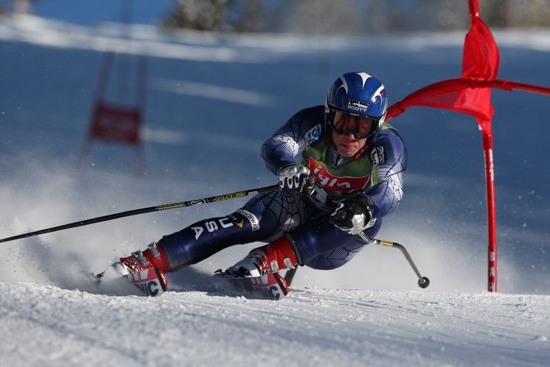 Skiing slalom 00081VG